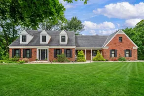 Luxury Farmhouse 3 BR | 3 acres | Near Notre Dame - Image 2