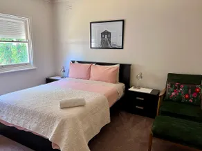 Stay Bendigo 148 Queen CBD living *FREE WiFi* - Image 3
