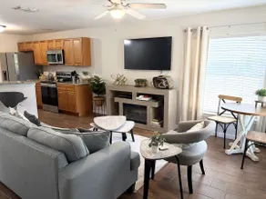 Stylish Lakeview Home for Triathletes/ Family 380 - Image 3