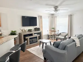 Stylish Lakeview Home for Triathletes/ Family 380 - Image 4