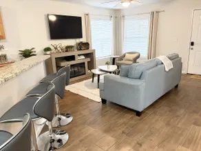 Stylish Lakeview Home for Triathletes/ Family 380 - Image 2