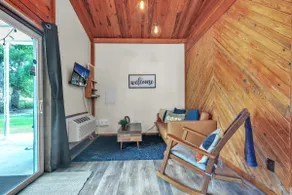 Cozy Cabin Near SOSMP | Hulaween | Roots Revival - Image 4
