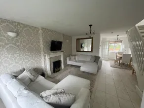 3 bedroom home in Newton Mearns - Image 2
