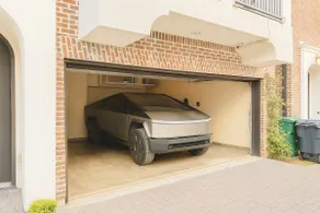 Tesla-Charger Luxury Home 5 beds - Image 5