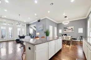 Tesla-Charger Luxury Home 5 beds - Image 3
