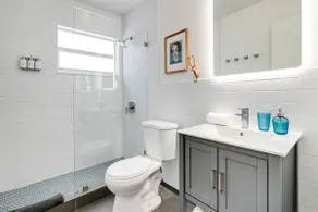 Wynwood#8- 2BR 2nd floor - Balcony + Free Parking - Image 5