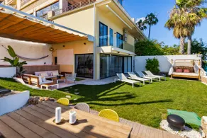 Sea-view garden duplex with jacuzzi & cinema - Image 3