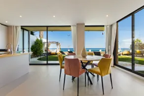 Sea-view garden duplex with jacuzzi & cinema - Image 5