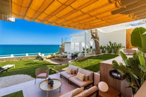 Sea-view garden duplex with jacuzzi & cinema - Image 4
