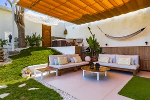 Sea-view garden duplex with jacuzzi & cinema - Image 2