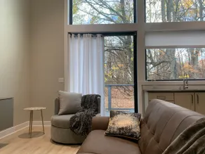 Loft 1 at Lexington Townhouse w Private Hot Tub - Image 3
