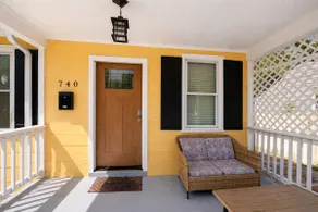 Sunny Riverside Stay • Near Dining • Sleeps 6 - Image 3