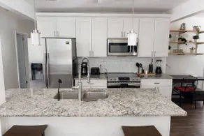 Sunny Riverside Stay • Near Dining • Sleeps 6 - Image 4