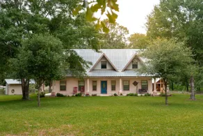 Warm ranch retreat w/ game room & cowboy pool - Image 3