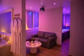 Jacuzzi & Sauna | Classic Chic Suite, Rouen - Image 2
