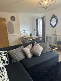 Stylish Private Flat * Own Entrance * Free Parking - Image 2