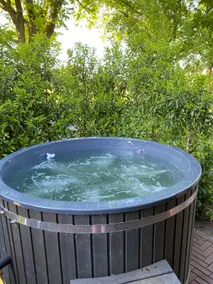 Farmhouse lodge with hot tub & sauna - Image 3