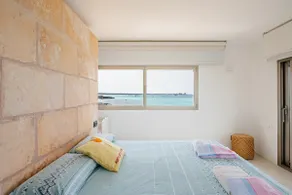 House with direct access to the sea. - Image 3