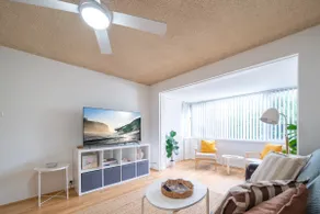 Unit in Newcastle ~ family friendly ~ Parking - Image 2