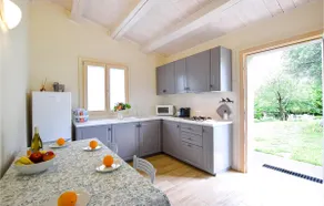 2 bedroom gorgeous home in Vò Euganeo - Image 3