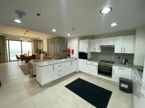 Lusail Seaview Luxury Apartment - Image 5