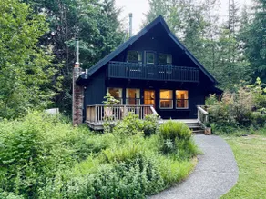 Lolo Pass Chalet w/Hot Tub - Fully Fenced for Pets - Image 3