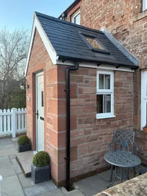 A tiny chocolate box cottage - Image 2