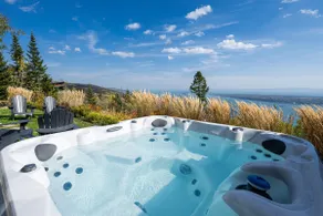Quai Perché: River Views, Hot Tub & Terrace Life - Image 2