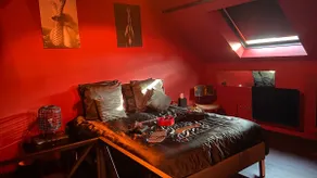 L'Impertinente Love Room, Spa, Cottage, Red Room - Image 5