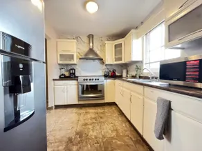 Spacious and Secure House with AC in the Bedrooms, Private Community - Image 3