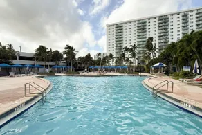 Checkmate at the Sunny Isles beach - Image 5