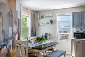 Deluxe 4BR-2BA-12 Beds NYC Access and Free Parking - Image 2