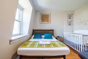 Deluxe 4BR-2BA-12 Beds NYC Access and Free Parking - Image 5