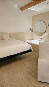 Le Clos des Délices - Love Room - Chambre avec spa, terrasse et parking privatif - Image 4