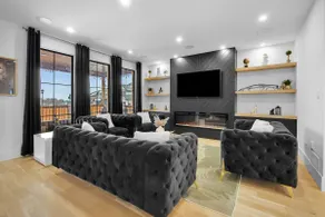 Cozy Modern *Luxury* Villa - Image 4