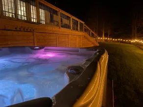 County gem centrally located w/fireplace & hot tub - Image 5