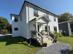 Large 3 bedroom house in downtown Corner Brook - Image 2