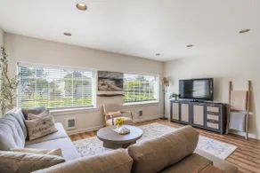 The Sand Dollar Beach House (2 min walk to beach) - Image 3