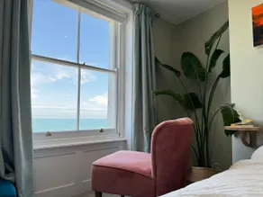 Glorious sea views in a great location - Image 5