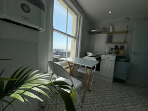 Glorious sea views in a great location - Image 3