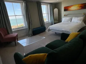 Glorious sea views in a great location - Image 2