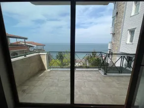Luxury and Comfortable Villa with Seafront View - Image 4