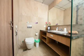 Gurgaon | Couple's Retreat | Mall | Free Parking - Image 5