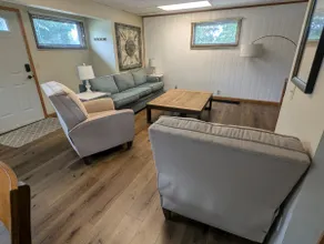 Large 2BR minutes from the Dells - Image 5