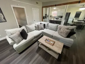 A Cozy Stay in the LBK! 3BD 2BA - Image 3