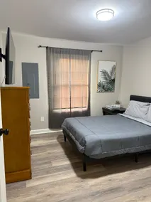 Cozy home minutes from downtown - Image 4