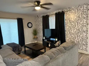 Cozy home minutes from downtown - Image 2