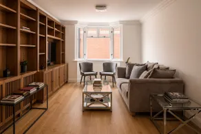 Chic Mayfair Flat with AC & Lift - Image 3