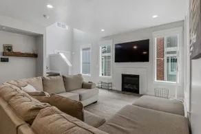 Modern Salt Lake Twin Home. Pet friendly - Image 3