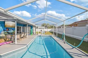 Weeki Wachee - Fam Fun Manatee Oasis heated pool - Image 3